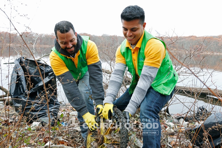 world mission society church of god new york long island mother's street cleanup MG 1812