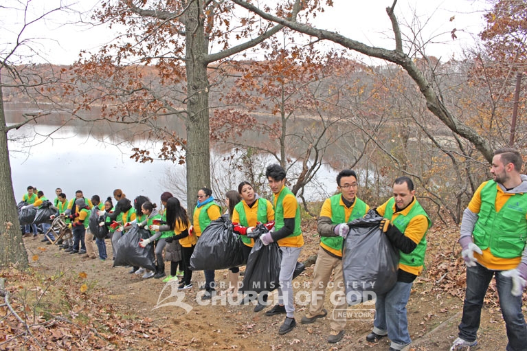 world mission society church of god new york long island mother's street cleanup MG 2483