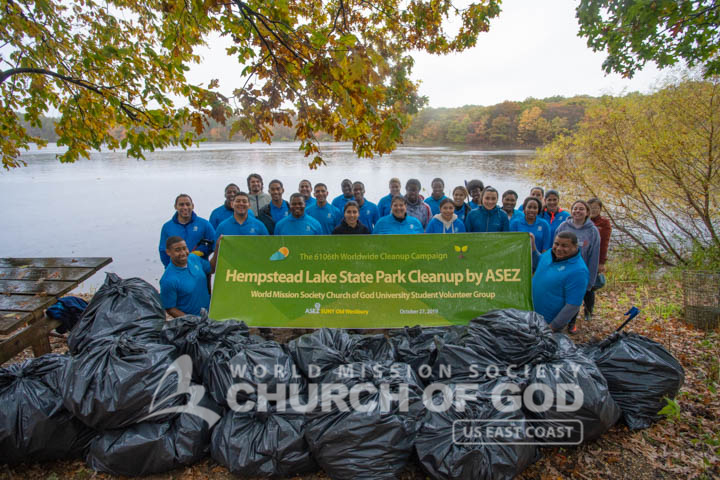ASEZ volunteers at their Hempstead Lake State Park cleanup
